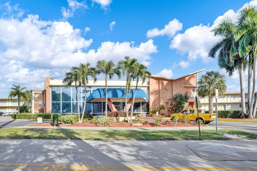 Hallandale Holiday Retreat Hollywood Boardwalk Hallandale Beach Exterior photo
